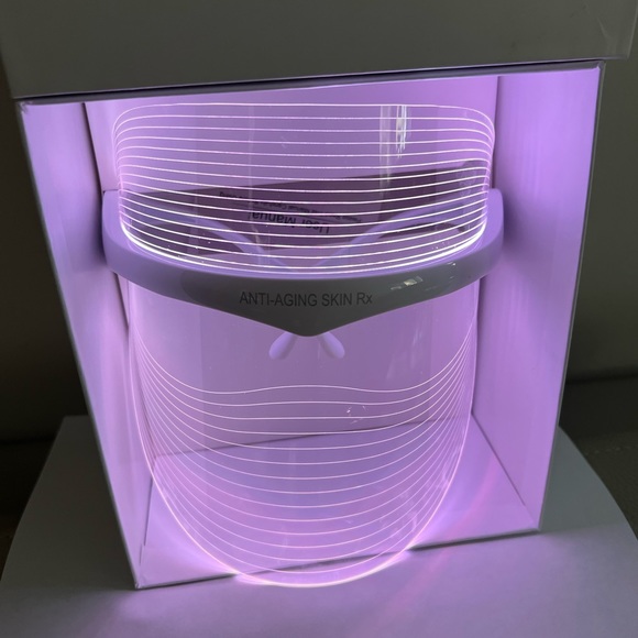 Seven color facial mask with USB rechargeable cordless do a FACIAL anywhere - Picture 6 of 12